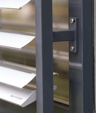 Raffstore Führungsschiene mit Abstandhalter