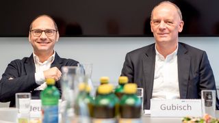 Pressekonferenz Neutatz und Gubisch Geschäftsführer bei Pressekonferenz