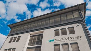 Az adminisztrációs épület külső nézete A Schlotterer adminisztrációs épülete kívülről