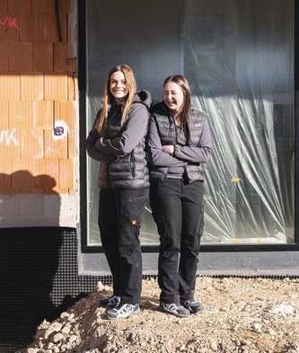 Lehrlinge auf Baustelle