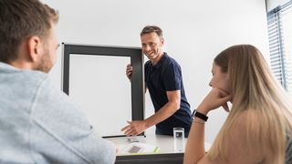 Schlotterer Technik und Entwicklung Abteilungen Zwei Männer bei der Produktentwicklung